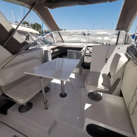 Port De Laurent Du Var - Bateau Moteur 생로랑뒤바르