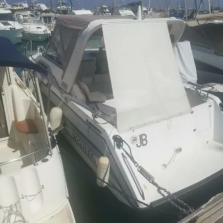 Port De Laurent Du Var - Bateau Moteur Botel *